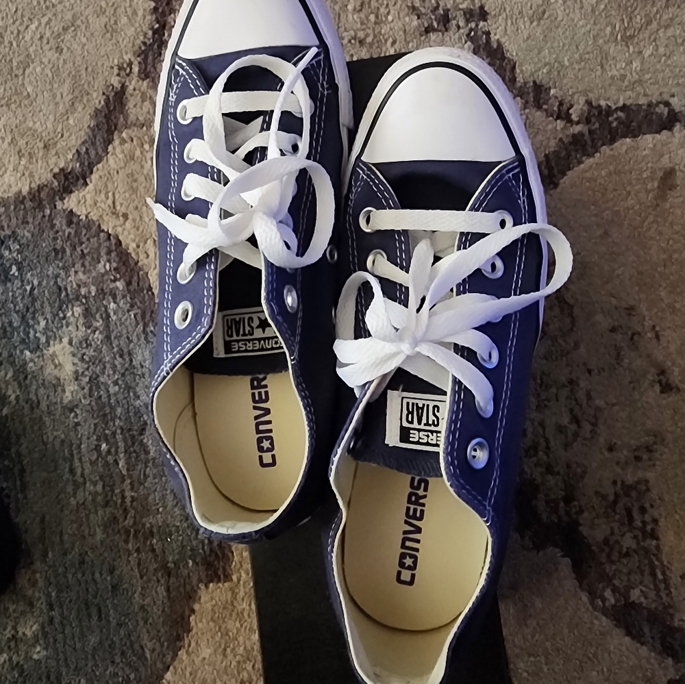 Navy blue converse